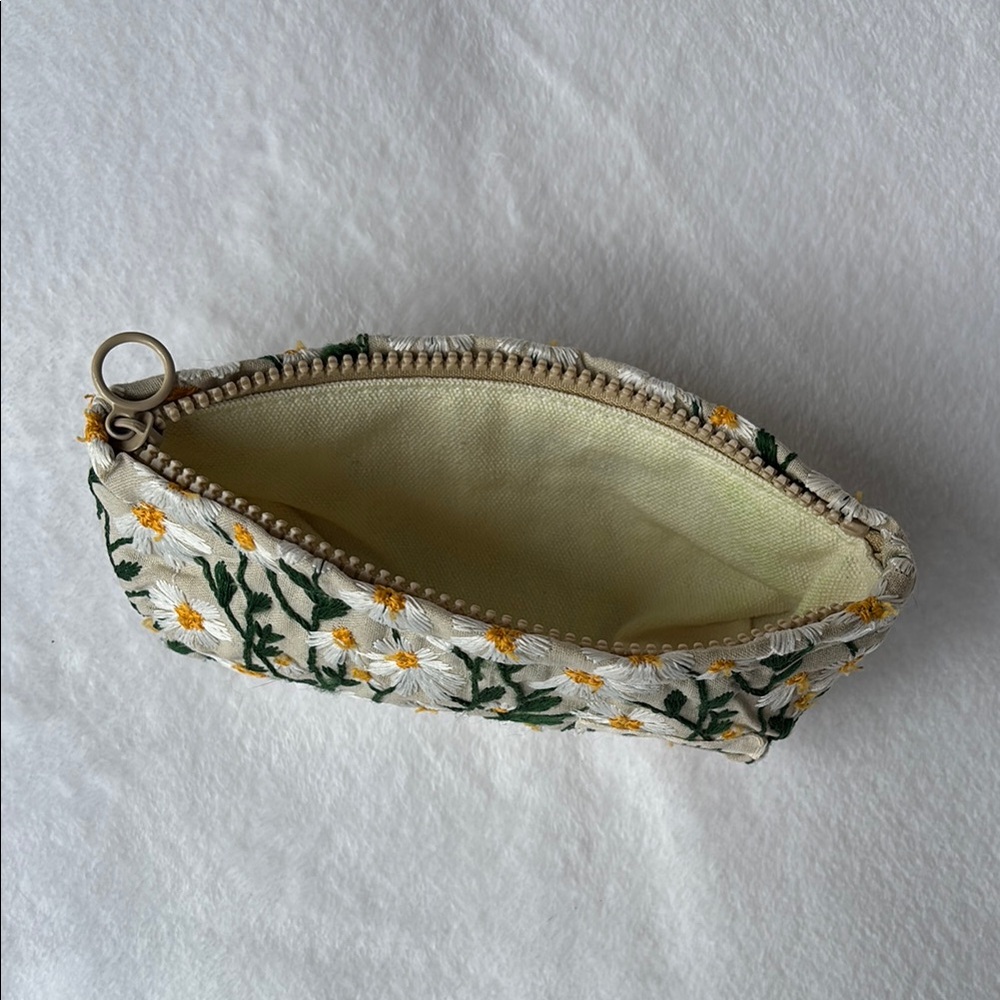 Sozakka Floral Embroidered Pouch - Picture 6 of 8